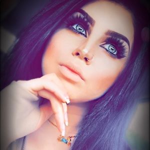 Meet your Posher, Aris